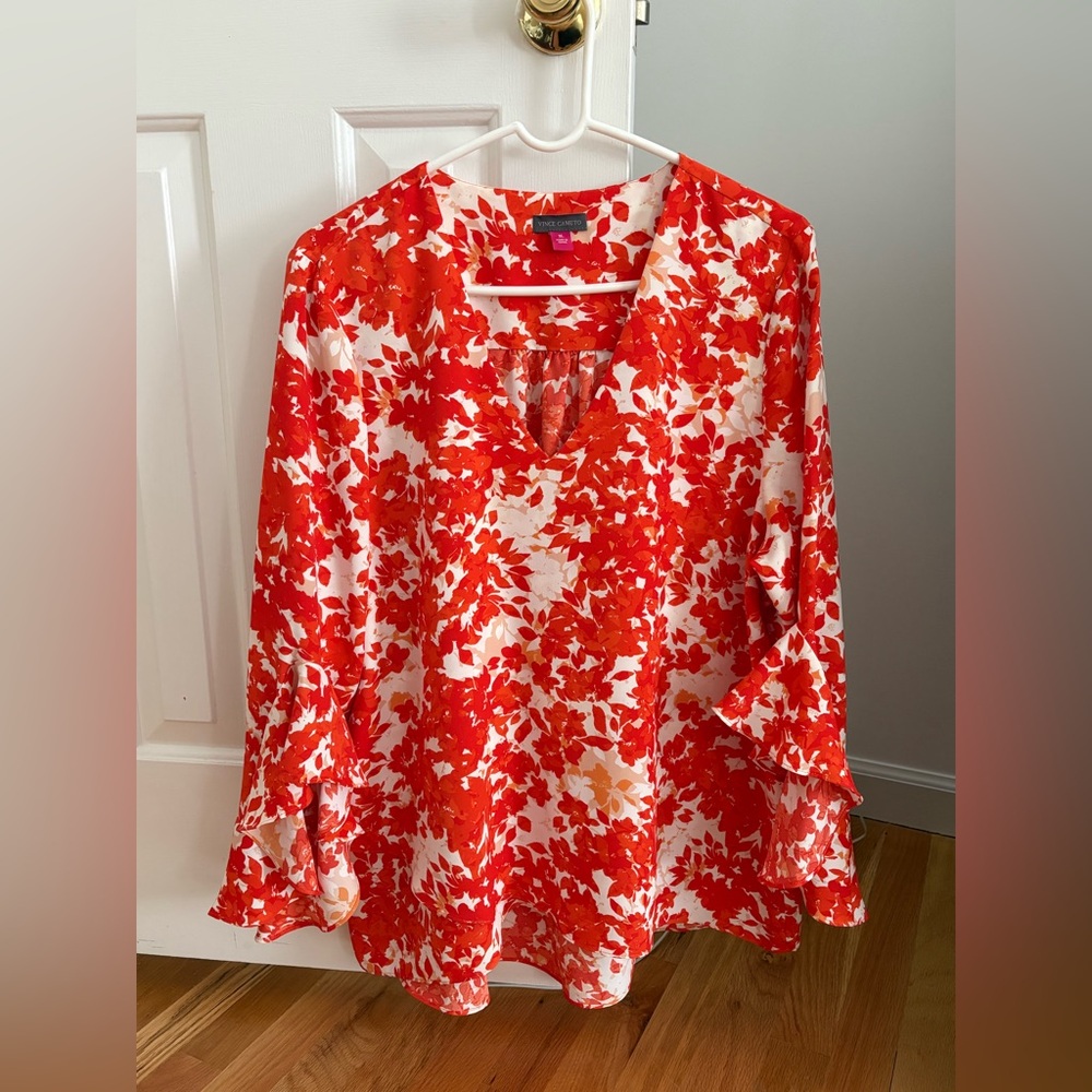 Vince Camuto ladies blouse with fluted sleeves size XL